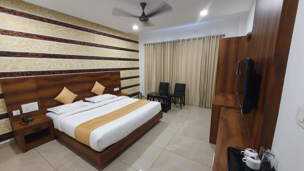 Hotel Woodlark Kattappana Exterior foto
